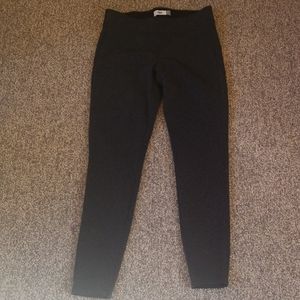 Old Navy Black &White Polka Dot leggings 🌟